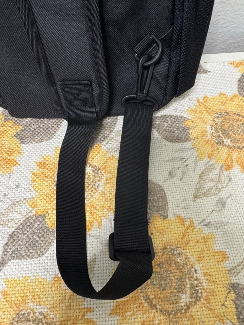 🦋 Black Butterfly Sling Backpack – Watercolor Graphic Crossbody Bag - Picture 6 of 10